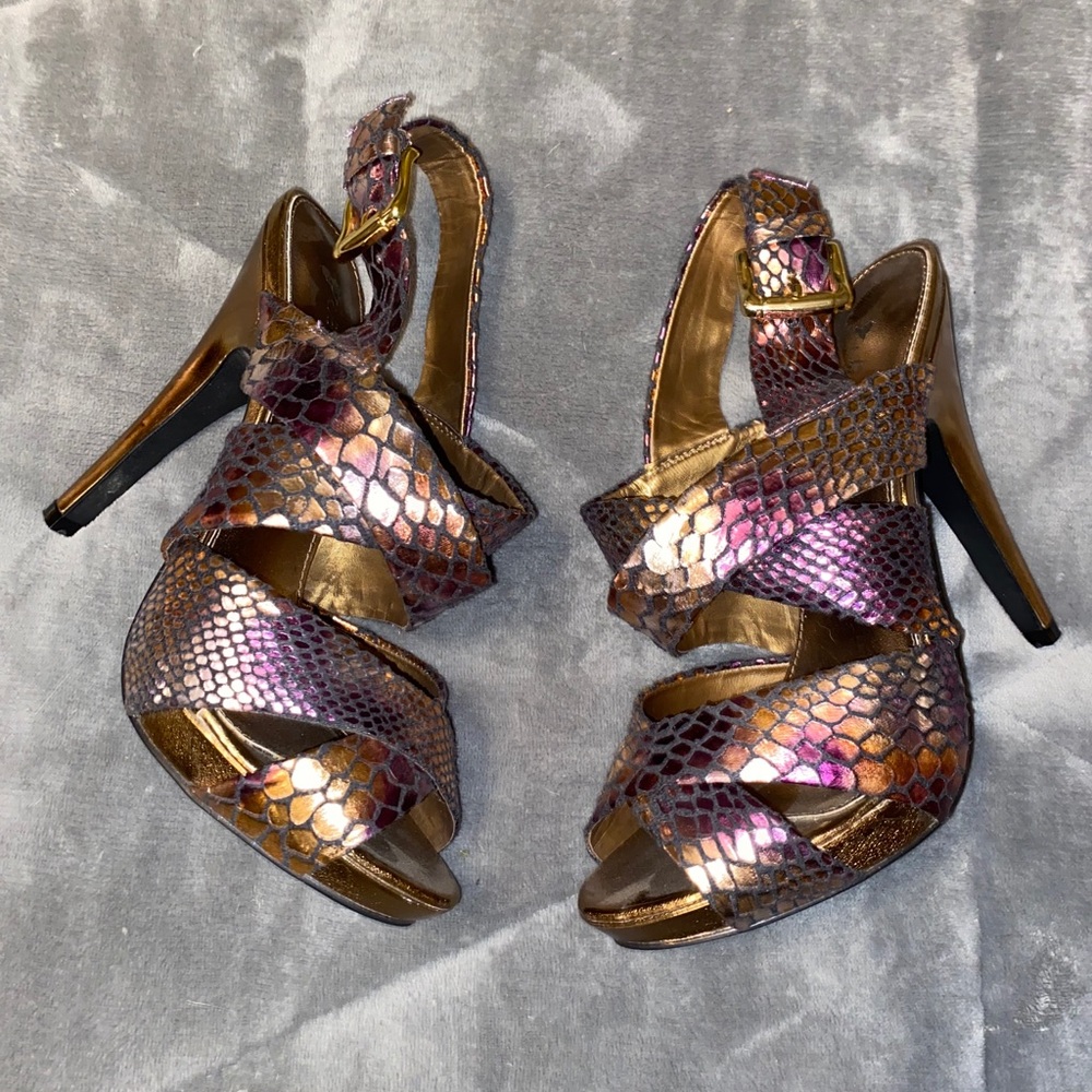 Size 8/9 gold/purple Snake Skin design heels